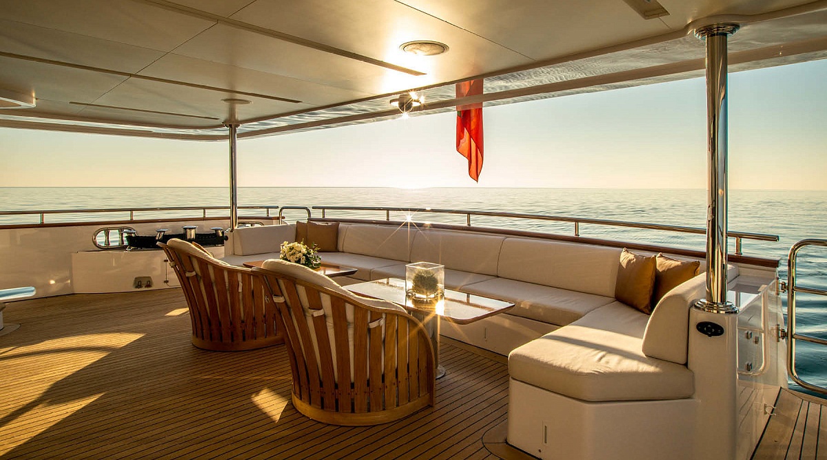 Аренда яхты Benetti Crystal 140 - NELA (Soy Amor) во Франции